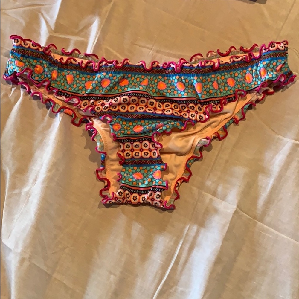 Bikini - Picture 2 of 4